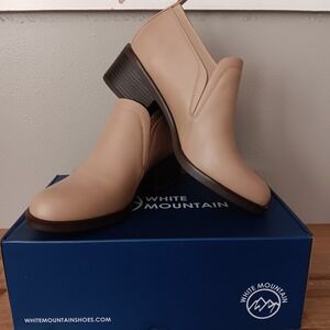 White Mountain Curby Booties Womens 8 Sand Slip On Block Heel W36327-829 NWB